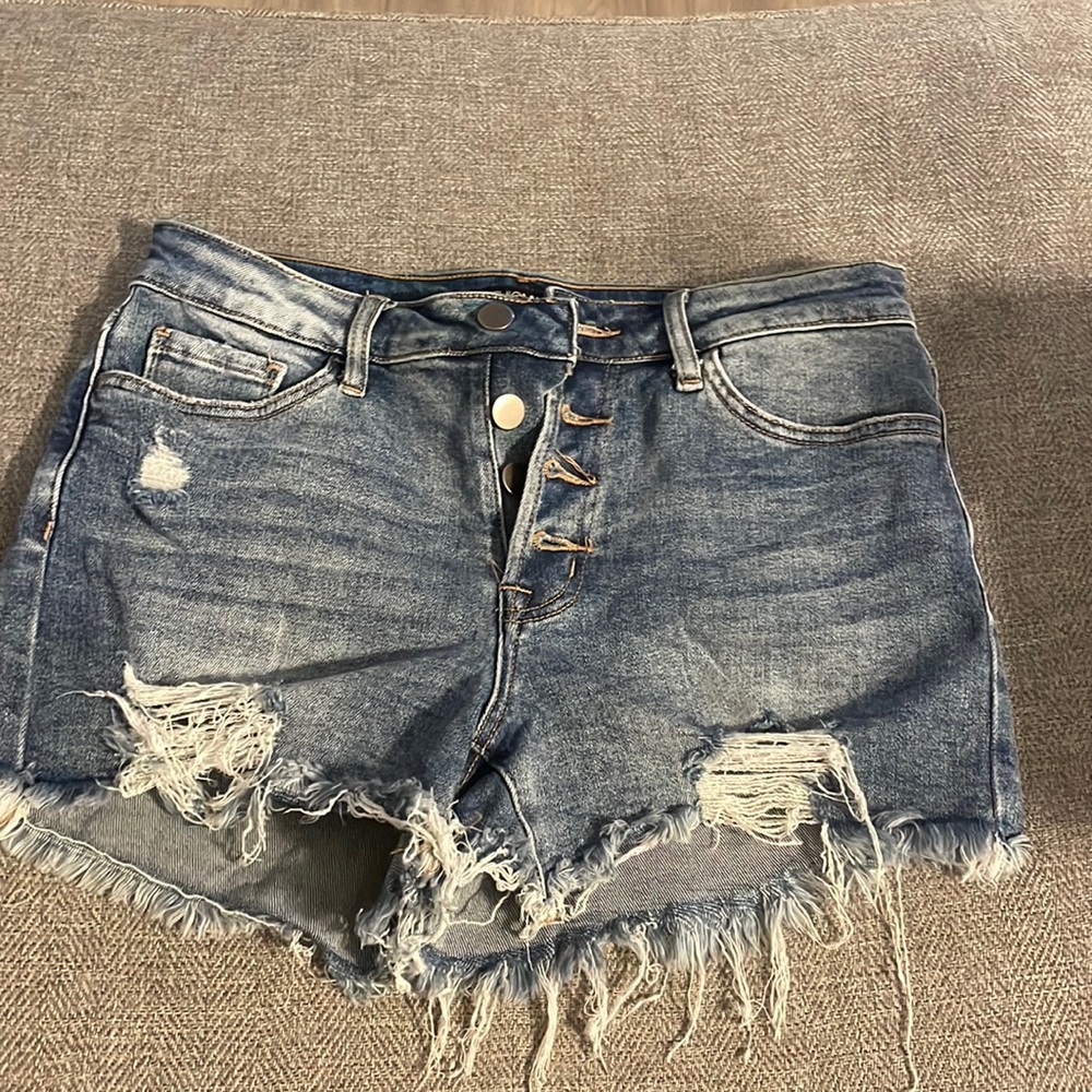 GENTLY USED FASHION NOVA DENIM SHORTS SIZE M